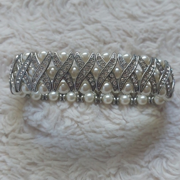 Silver Pearl Bracelet - Picture 2 of 4
